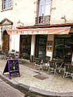 Bar De L'hotel De Ville inside