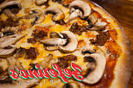 Zeferinos Pizza food