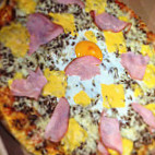 Pizza Bonici food