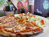 La Pizzeria food