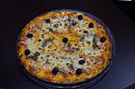 Le Mistral Pizza food