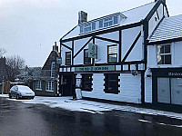 The Red Lion Inn outside