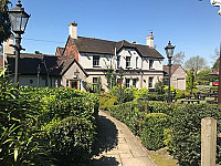 The Nag's Head Inn outside