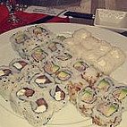 Leo Sushi food