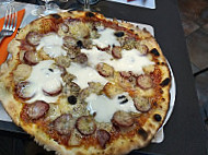 Pizzeria La Cicrane food