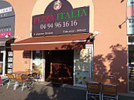 Pizza Italia inside