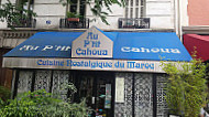 Au P'tit Cahoua outside