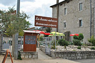 LA BONNE ADRESSE outside