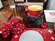 Gasthof z’Fondue zum Strauss food