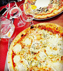 La Pizzeria food