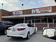 Nicky's Pizzeria outside