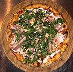 Pizza La Fiamma food