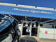 Brown Gardiner Fountain outside