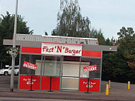 Fast 'n ' Burger outside