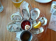 Hank's Oyster Bar food