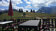 Auberge De La Piste Bleue Sarl inside