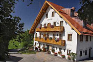 Landhotel Hoisl-Brau outside