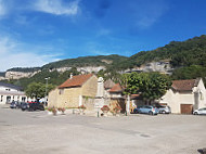 Le Marché Balmolan outside