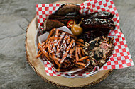 The Smokin' Pig Of Pendleton food