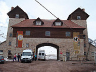 Arco de las Cuevas outside