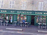 Au Domino inside