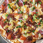 Round Table Pizza food