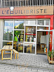 L'équilibriste inside