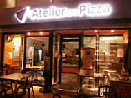 L'atelier de la Pizza inside