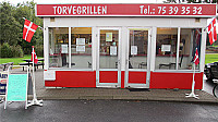 Torvegrillen outside