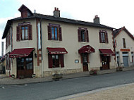 Auberge Du Panier Fleuri outside