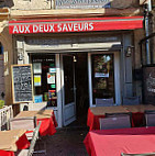 Aux Deux Saveurs inside