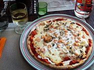 Pizza D'or food