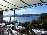 Les terrasses du lac inside