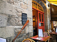 La Taverne Bretonne inside