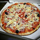 Pizza Chez Yoyo food