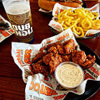 Hooters Davenport food