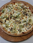 Pizza au feu de bois food