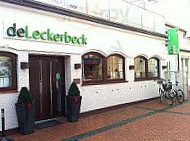 Deleckerbeck outside