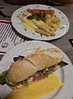 Bistro Café Sportbar Piano food