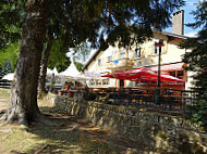 L'auberge Du Lac outside