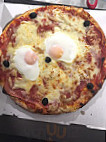 Pizza Des Lys food