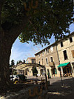 L'ancien Bazar outside