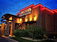 Longhorn Steakhouse outside