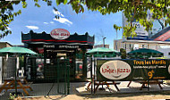 Le Kiosque à Pizzas outside