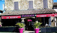 L'auberge outside