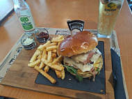 Lumberjack Burger Beer inside