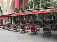 Viaduc cafe outside