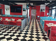 Holly's Diner La Rochelle inside