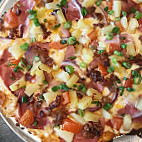 Round Table Pizza food