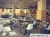 Cien Pizzitas inside